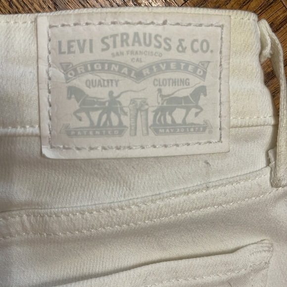 Levi’s - Picture 7 of 8
